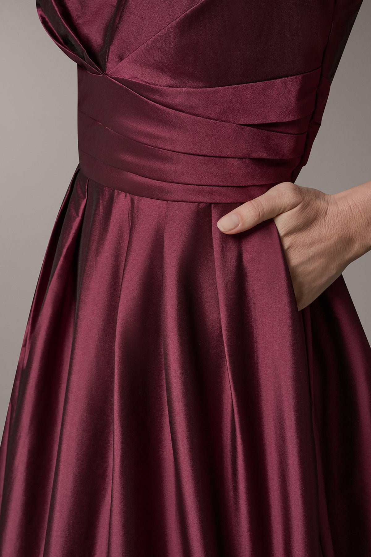 Donna Karan SLEEVELESS V-NECK TAFFETA MIDI COCKTAIL DRESS
