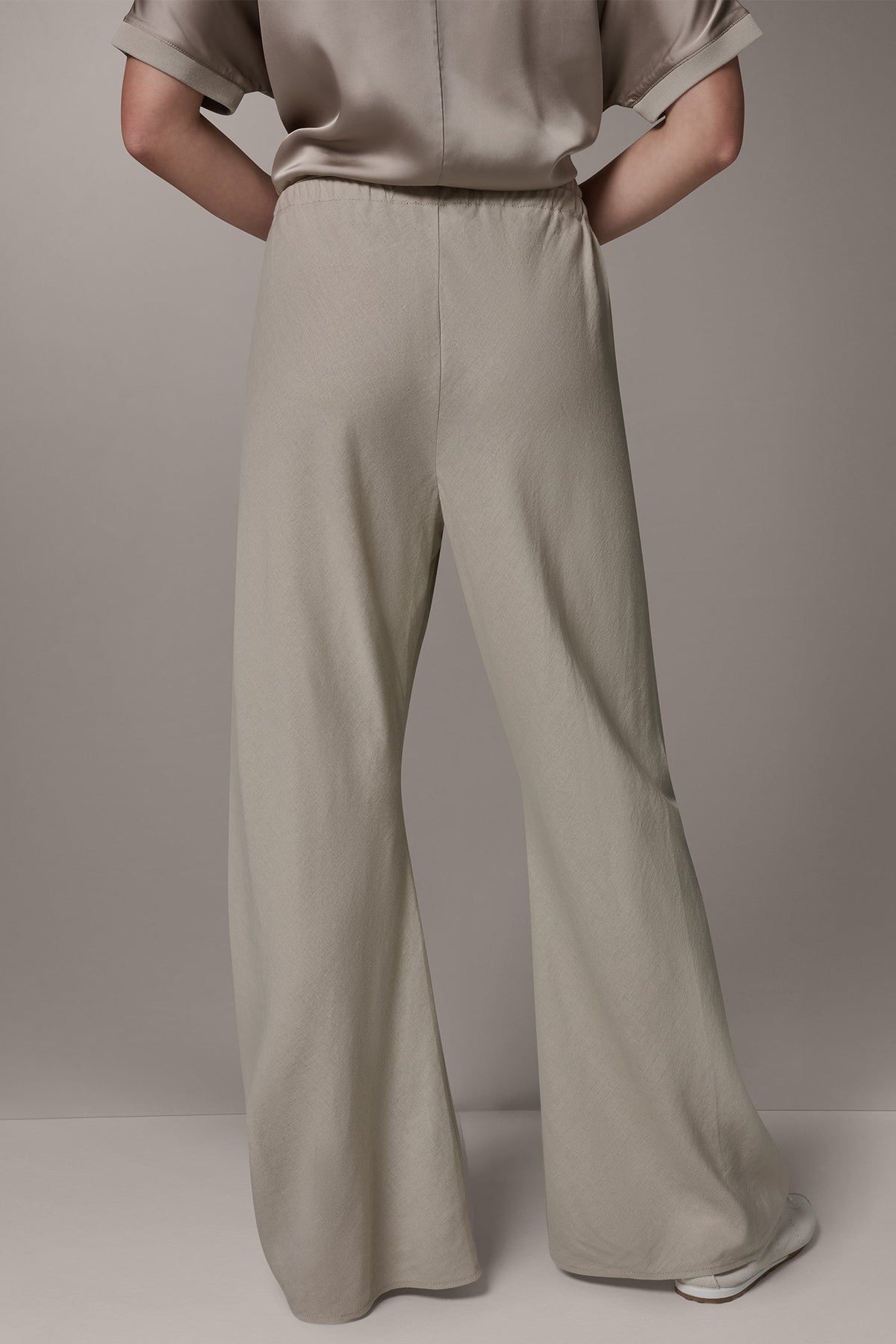 Donna Karan MID-RISE RELAXED ANKLE PANT