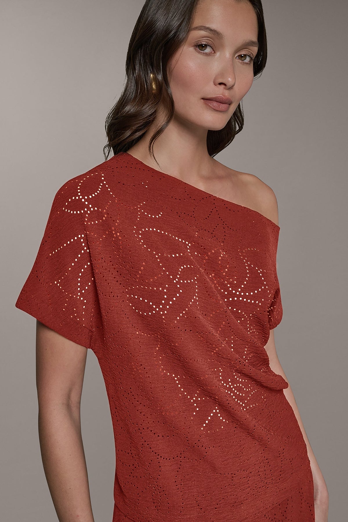 Donna Karan SLEEVELESS ASYMMETRIC LASER CUT TOP