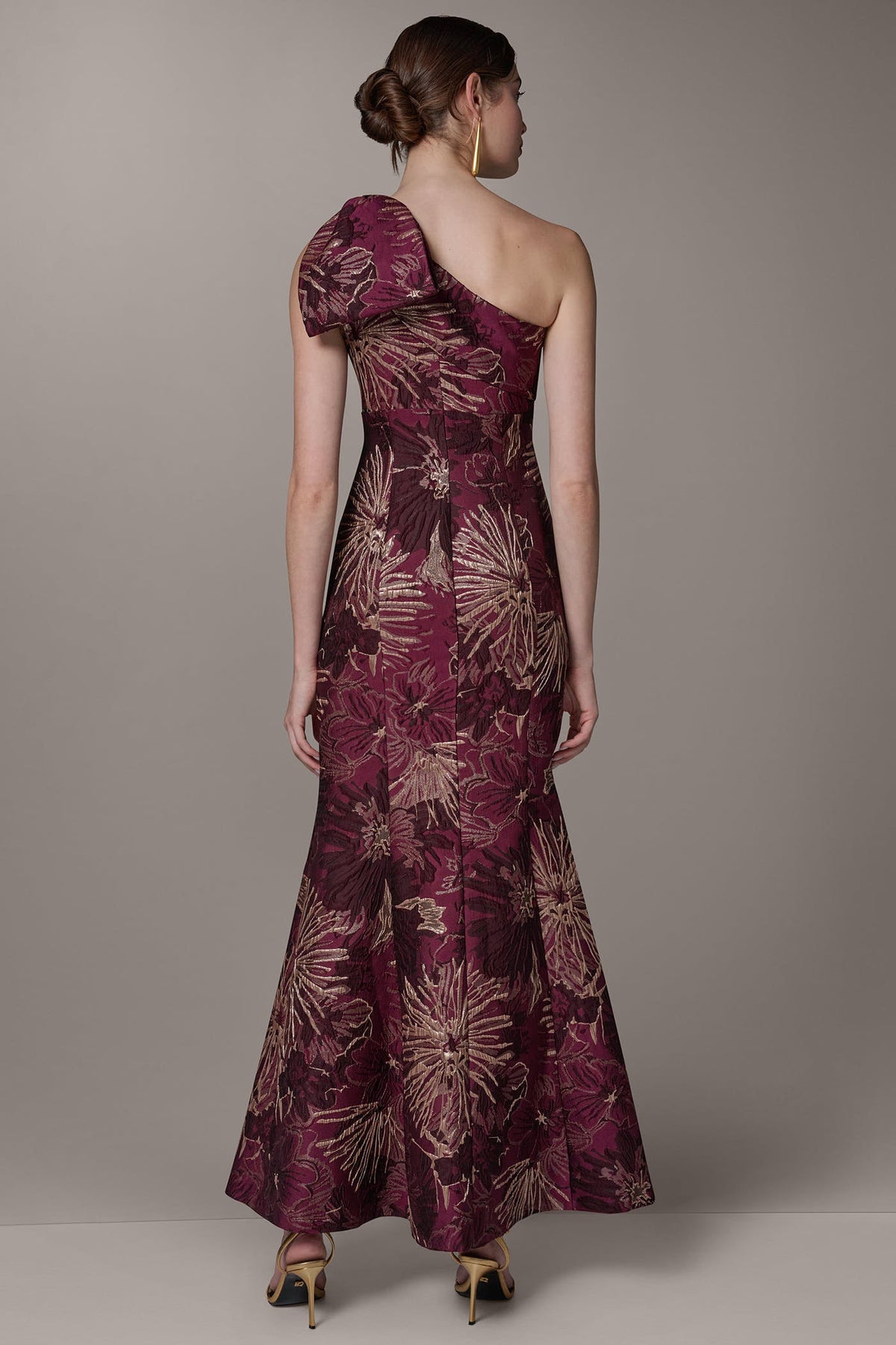 Donna Karan ONE SHOULDER FLORAL TRUMPET GOWN