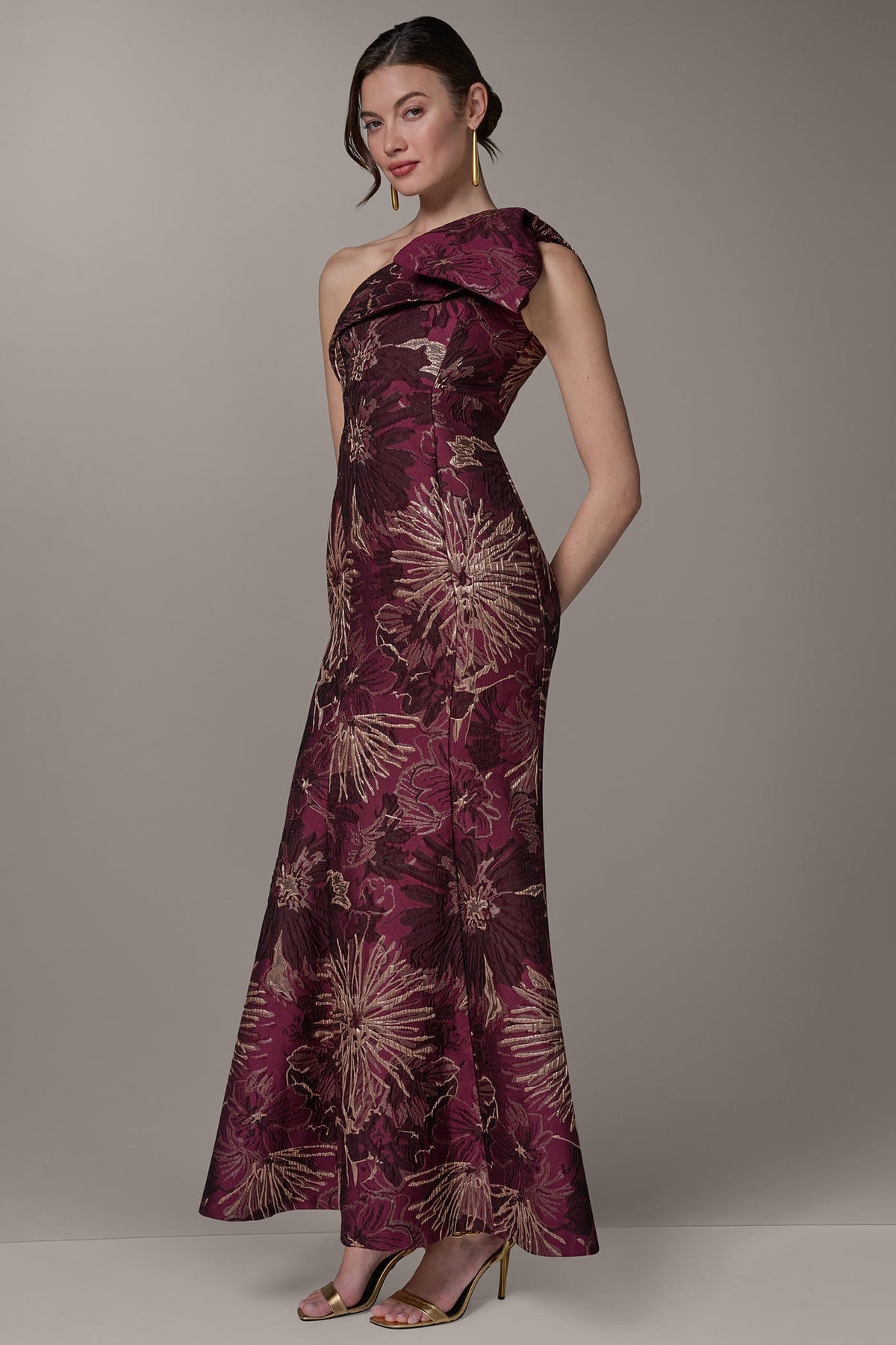 Donna Karan ONE SHOULDER FLORAL TRUMPET GOWN