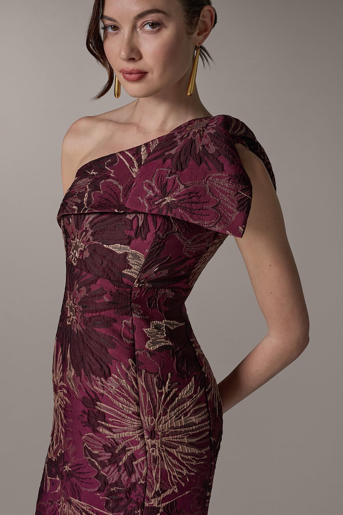 Donna Karan ONE SHOULDER FLORAL TRUMPET GOWN