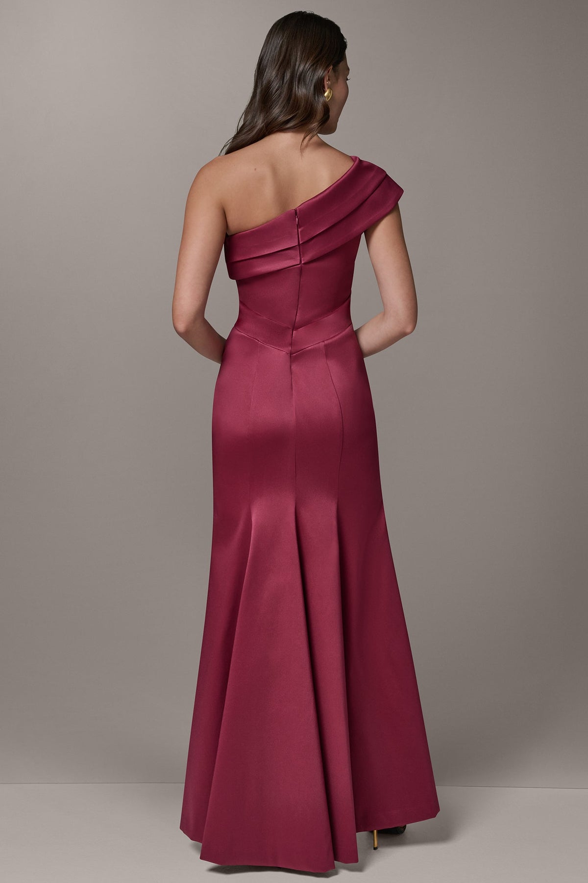Donna Karan ONE-SHOULDER GOWN