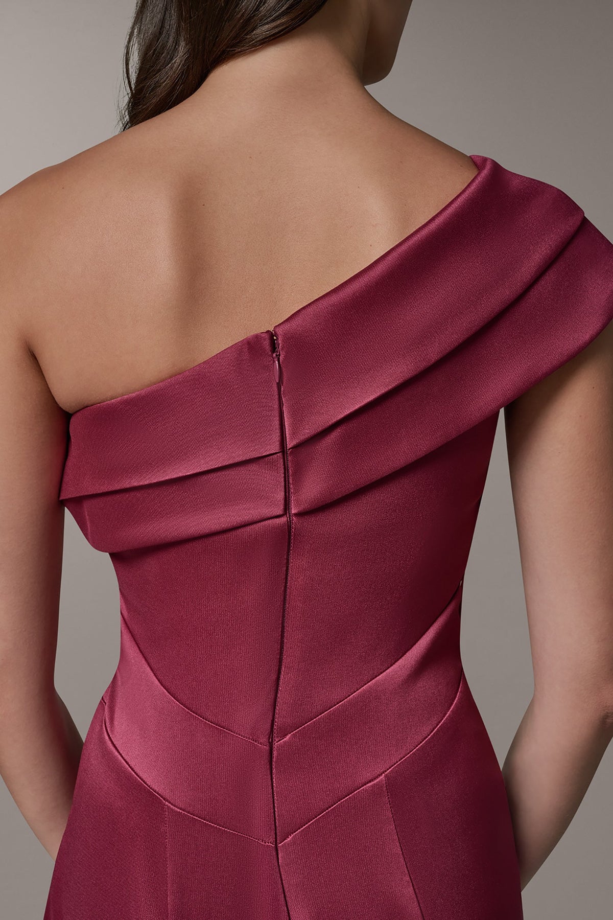 Donna Karan ONE-SHOULDER GOWN