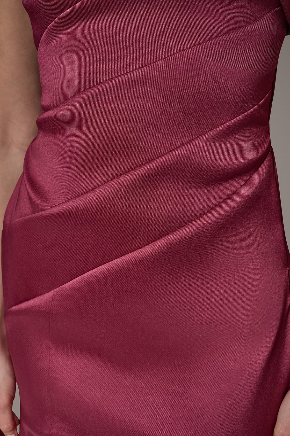 Donna Karan ONE-SHOULDER GOWN