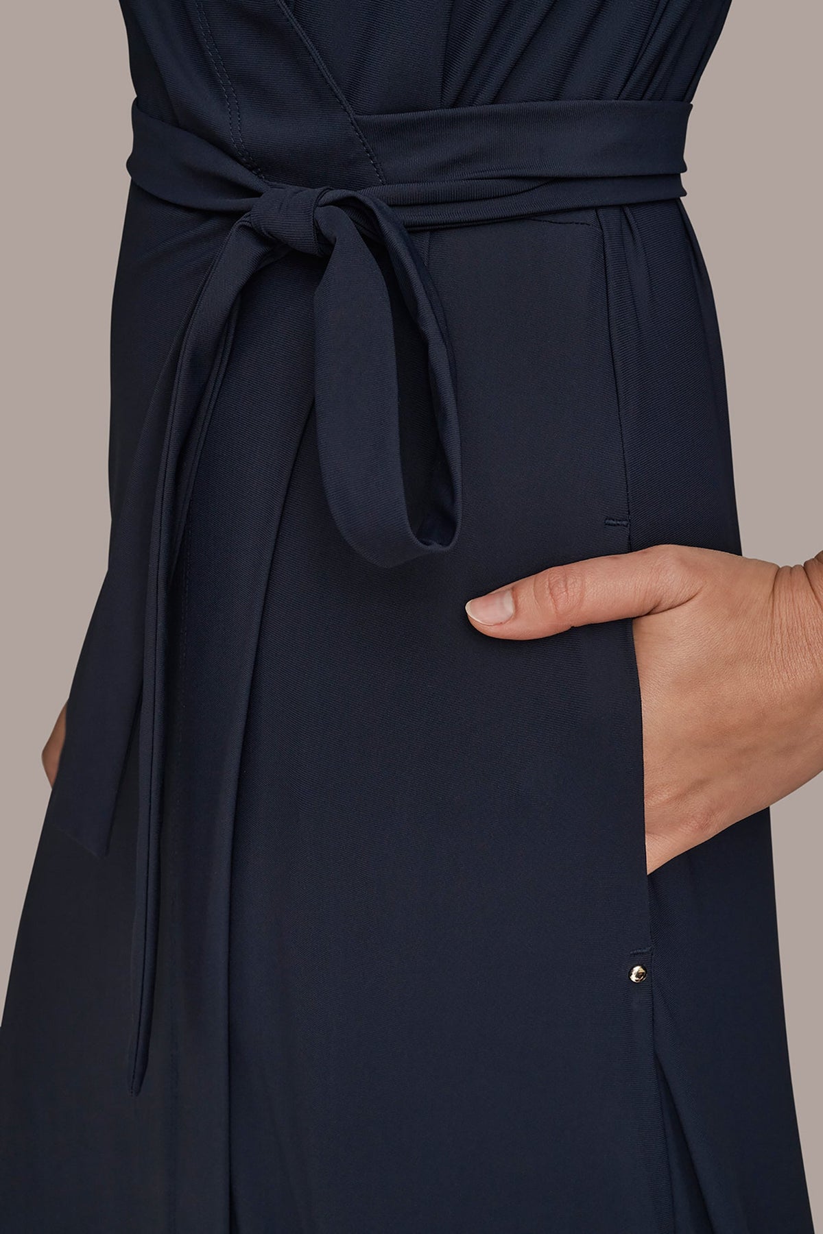 Donna Karan THE MODERN TRAVEL ELBOW-SLEEVE MIDI WRAP DRESS