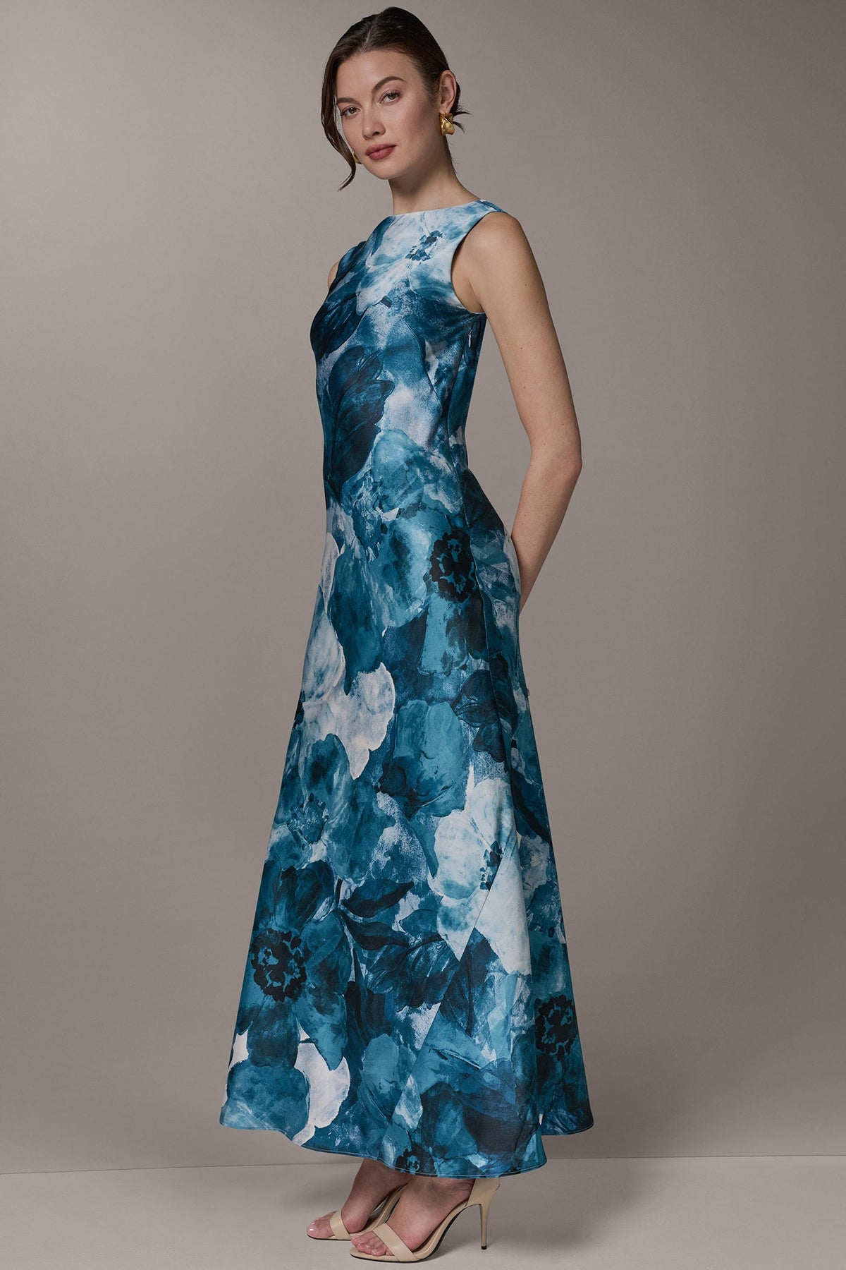Donna Karan SLEEVELESS TRUMPET GOWN