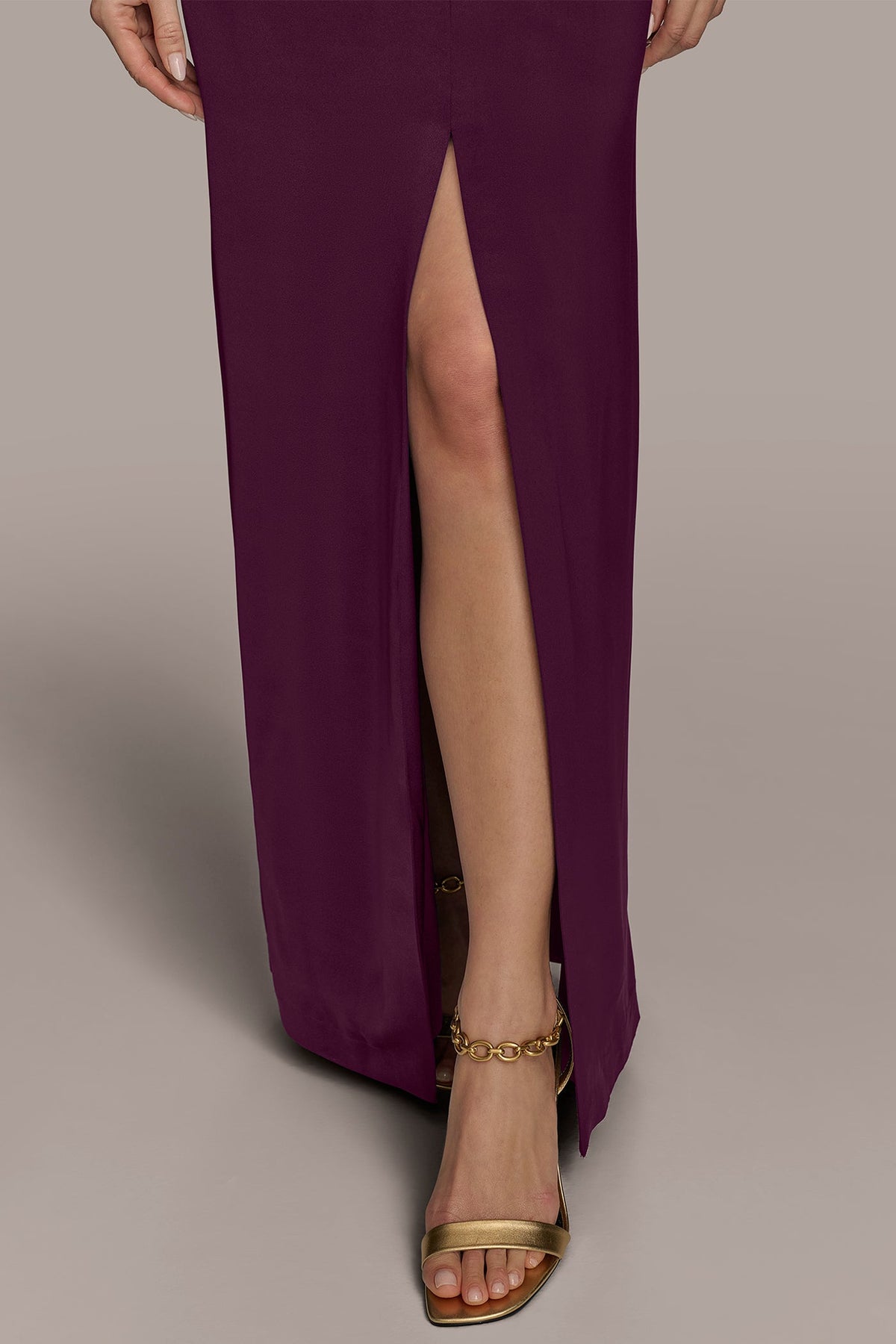 Donna Karan VNECK GOWN