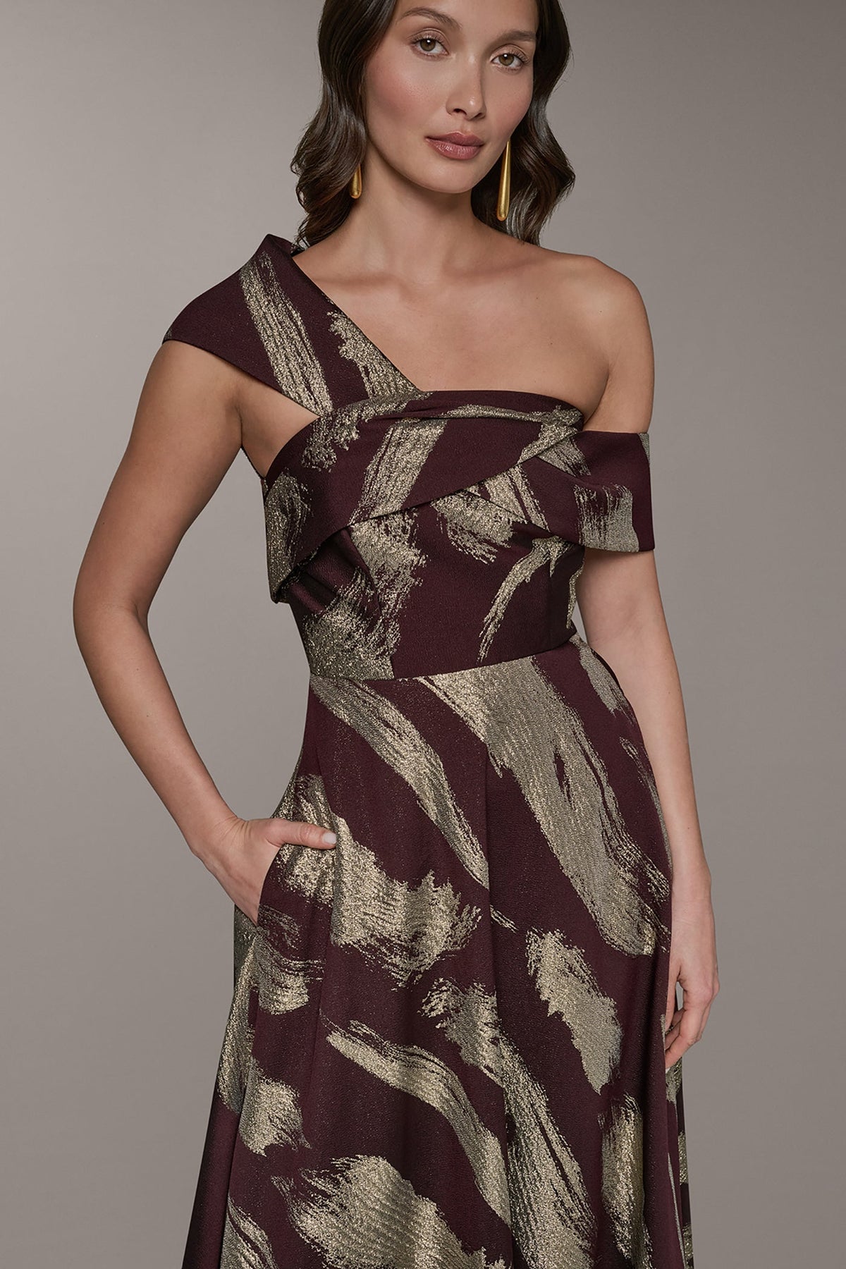 Donna Karan ONE SHOULDER METALLIC BRUSHTROKE GOWN