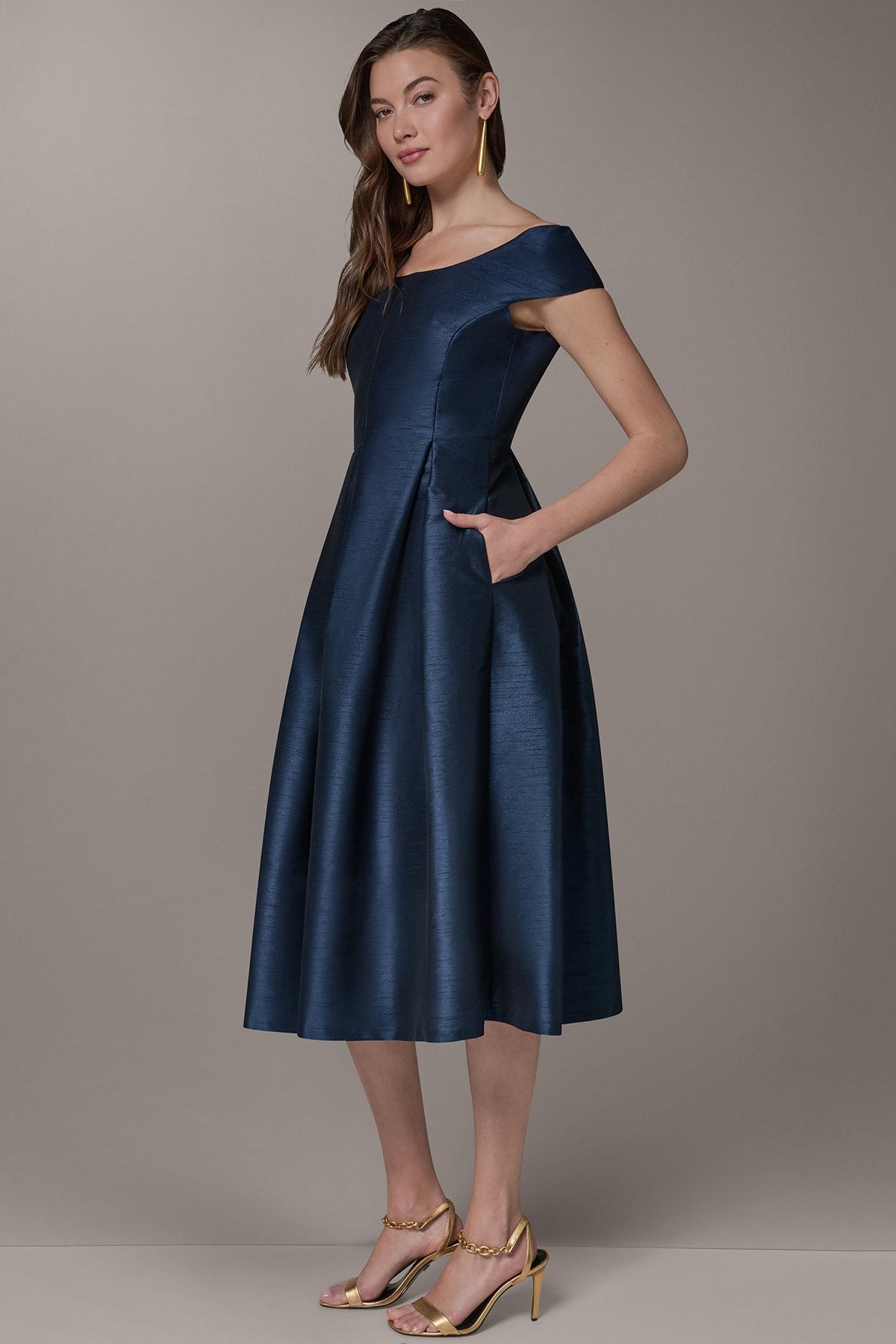Donna Karan OFF THE SHOULDER MIDI FIT AND FLARE DRESS