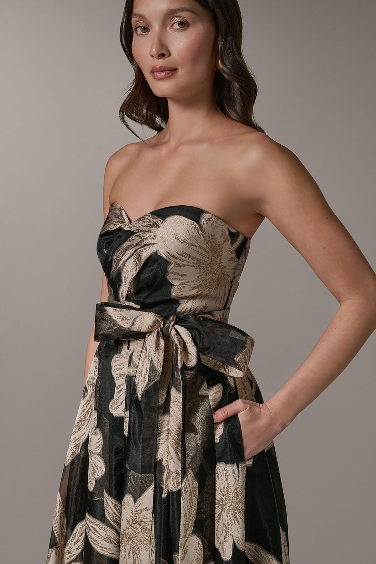Donna Karan STRAPLESS SWEETHEART METALLIC FLORAL BALL GOWN
