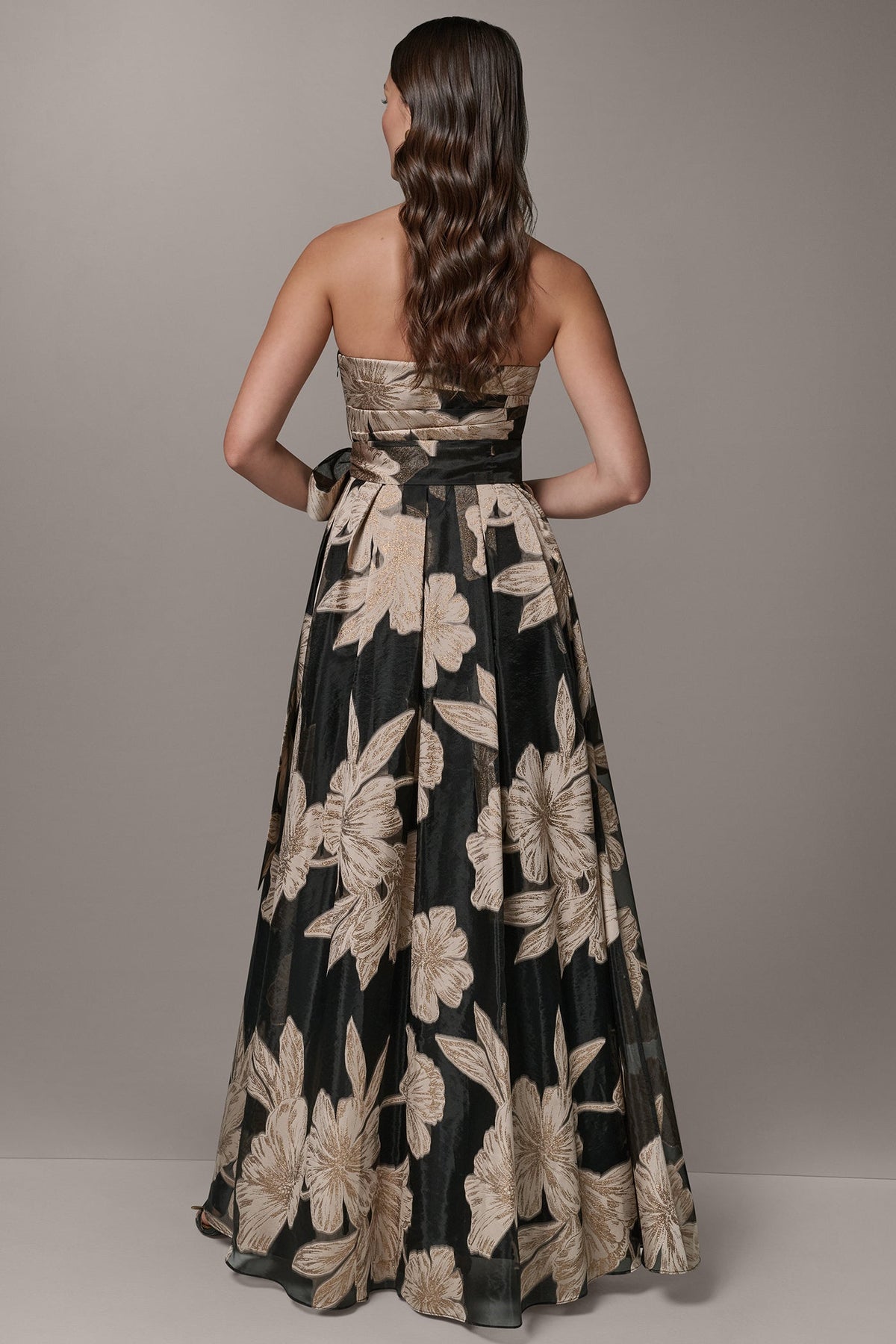 Donna Karan STRAPLESS SWEETHEART METALLIC FLORAL BALL GOWN