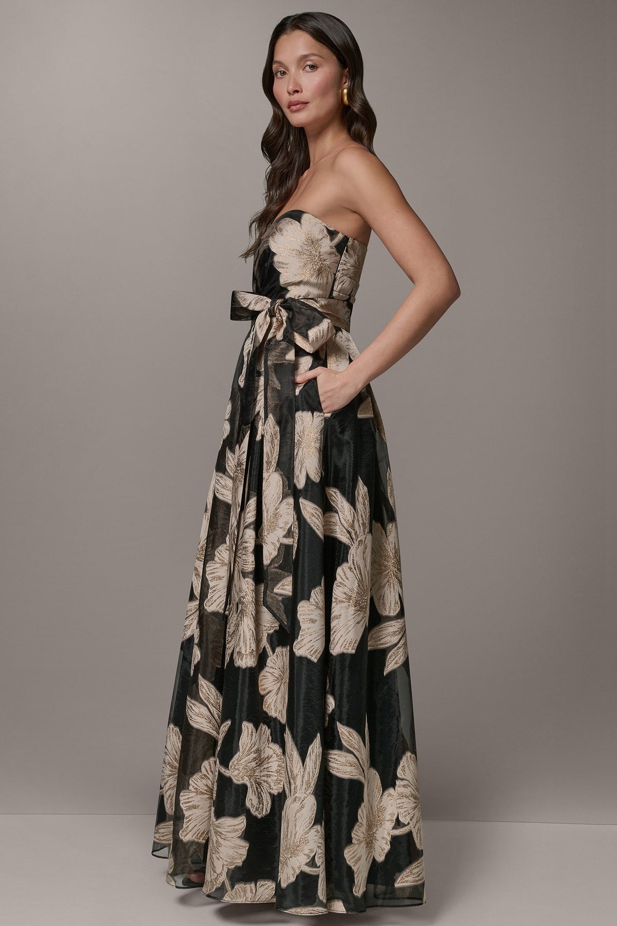 Donna Karan STRAPLESS SWEETHEART METALLIC FLORAL BALL GOWN