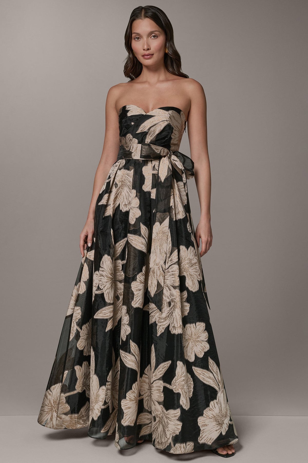 Donna Karan STRAPLESS SWEETHEART METALLIC FLORAL BALL GOWN