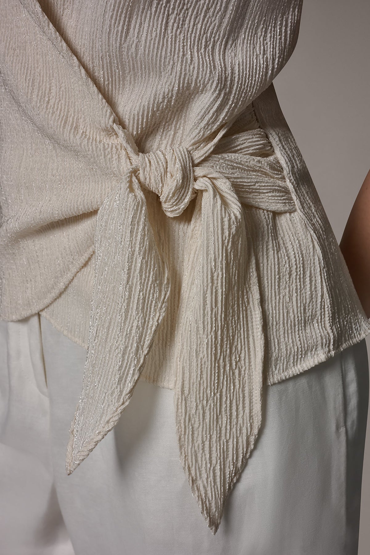 Donna Karan WRAP-EFFECT CRINKLE TOP