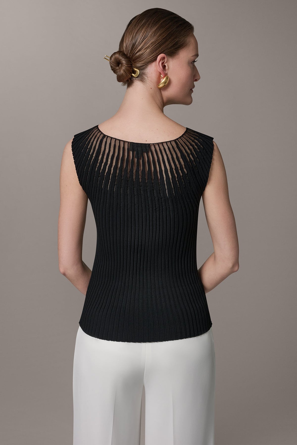 Donna Karan RIBBED SLEEVLESS SWEATER