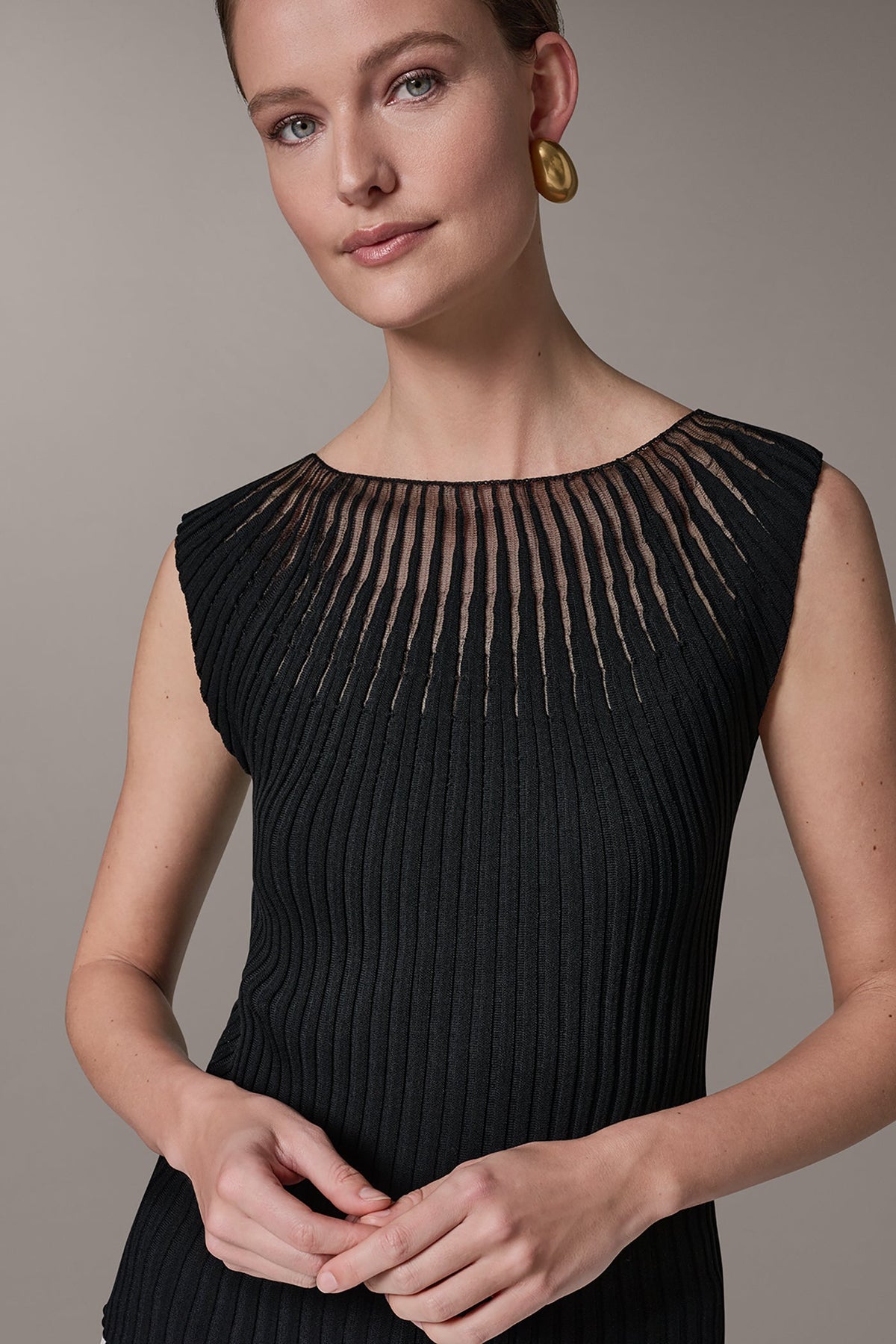 Donna Karan RIBBED SLEEVLESS SWEATER