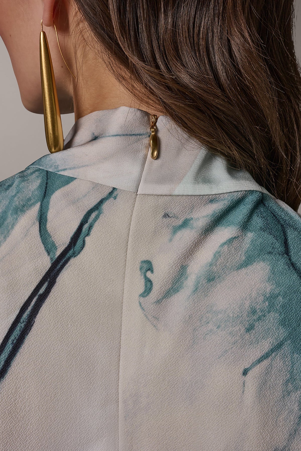 Donna Karan DRAPE TWIST SHOULDER BLOUSE