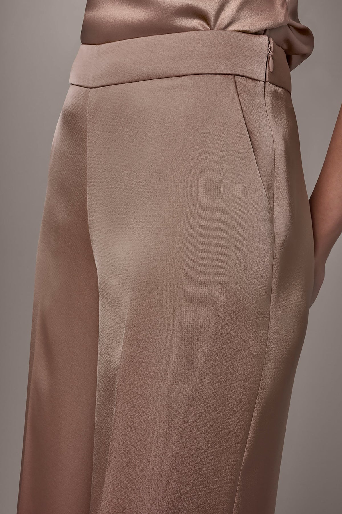 Donna Karan SATIN EXTRA HIGH-RISE WIDE-LEG SUIT PANT