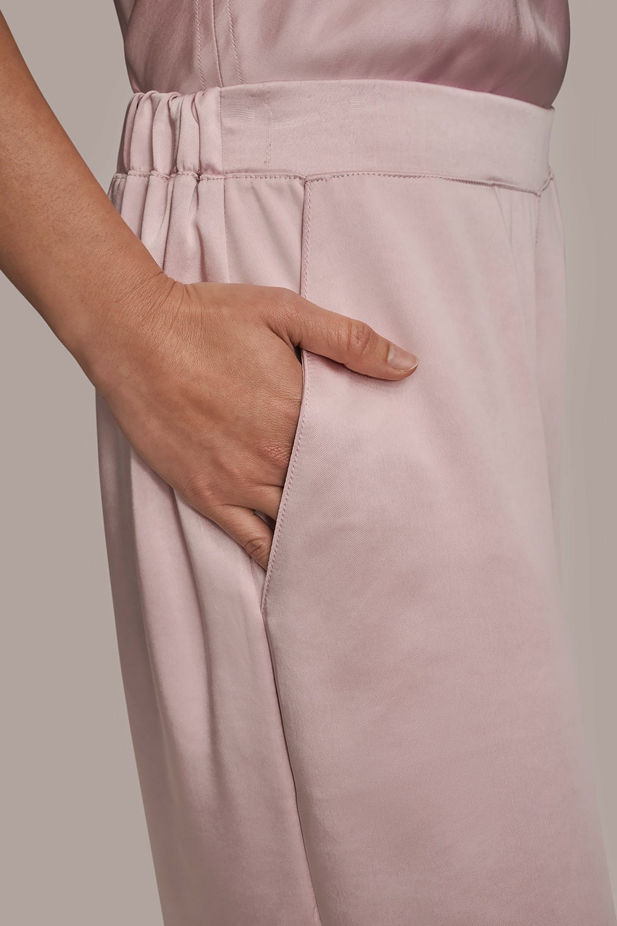 Donna Karan SATIN MID-RISE RELAXED PANT