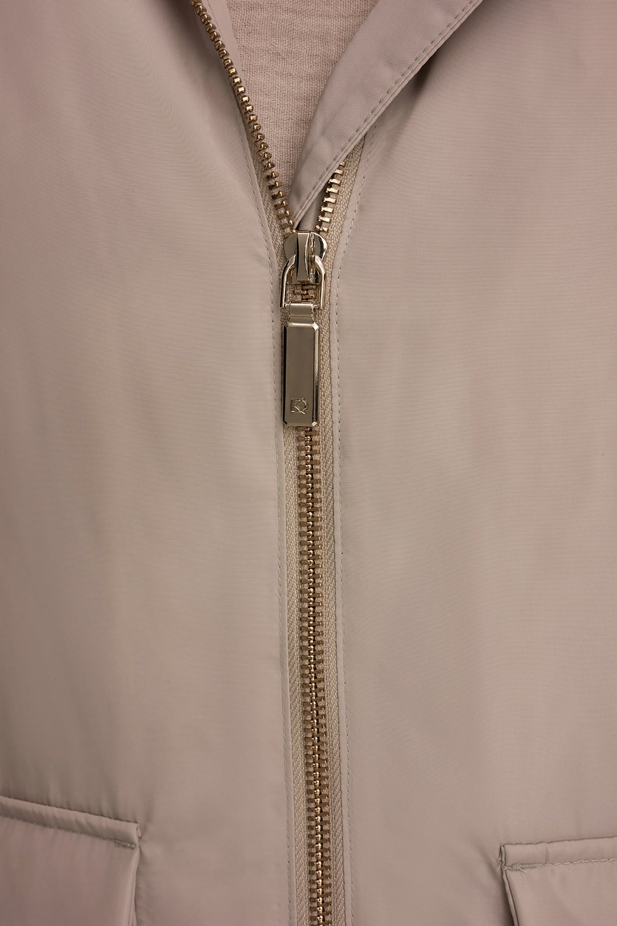 Donna Karan HOODED LIGHT QUILT JACKET