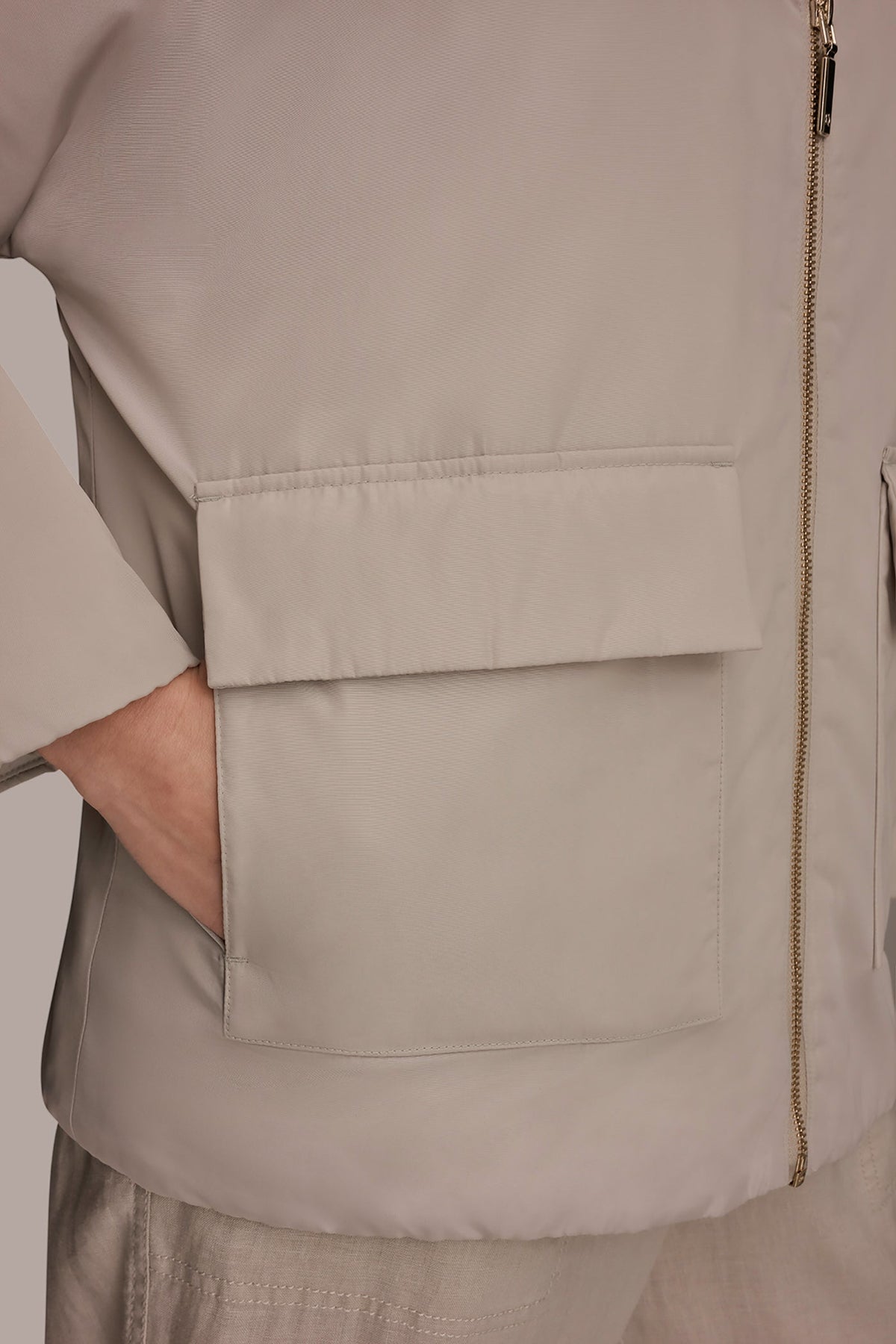 Donna Karan HOODED LIGHT QUILT JACKET
