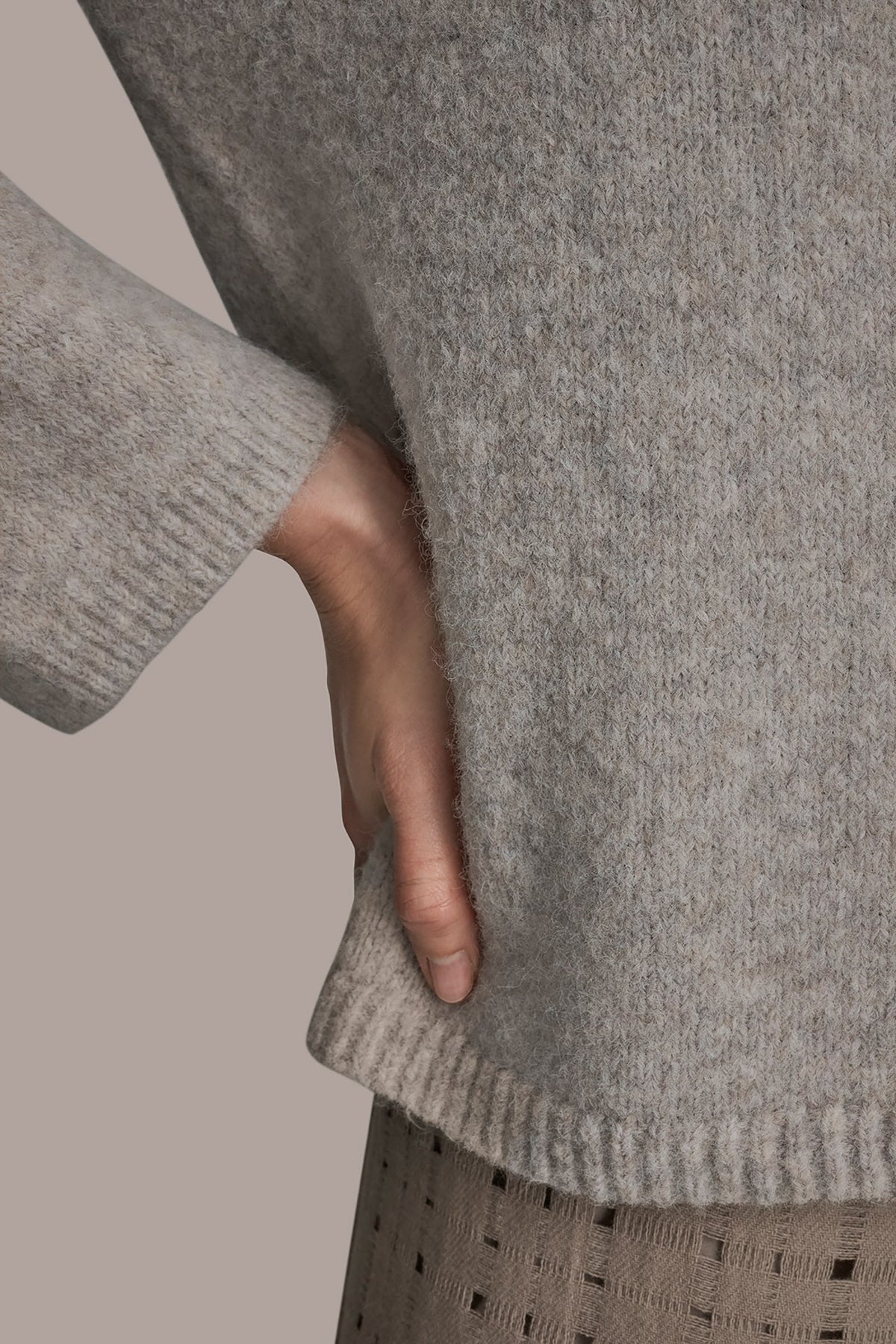 Donna Karan OVERSIZED LONG SLEEVE CREW-NECK SWEATER