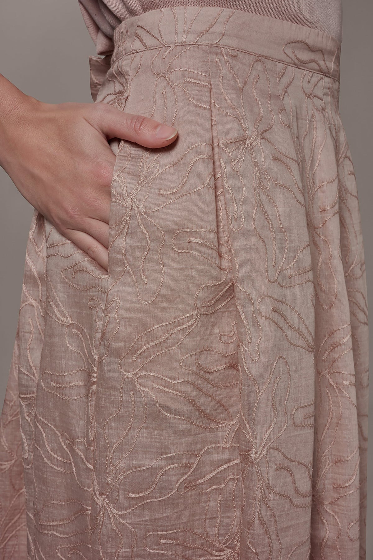 Donna Karan FLORAL EMBROIDERED PLEATED A-LINE SKIRT