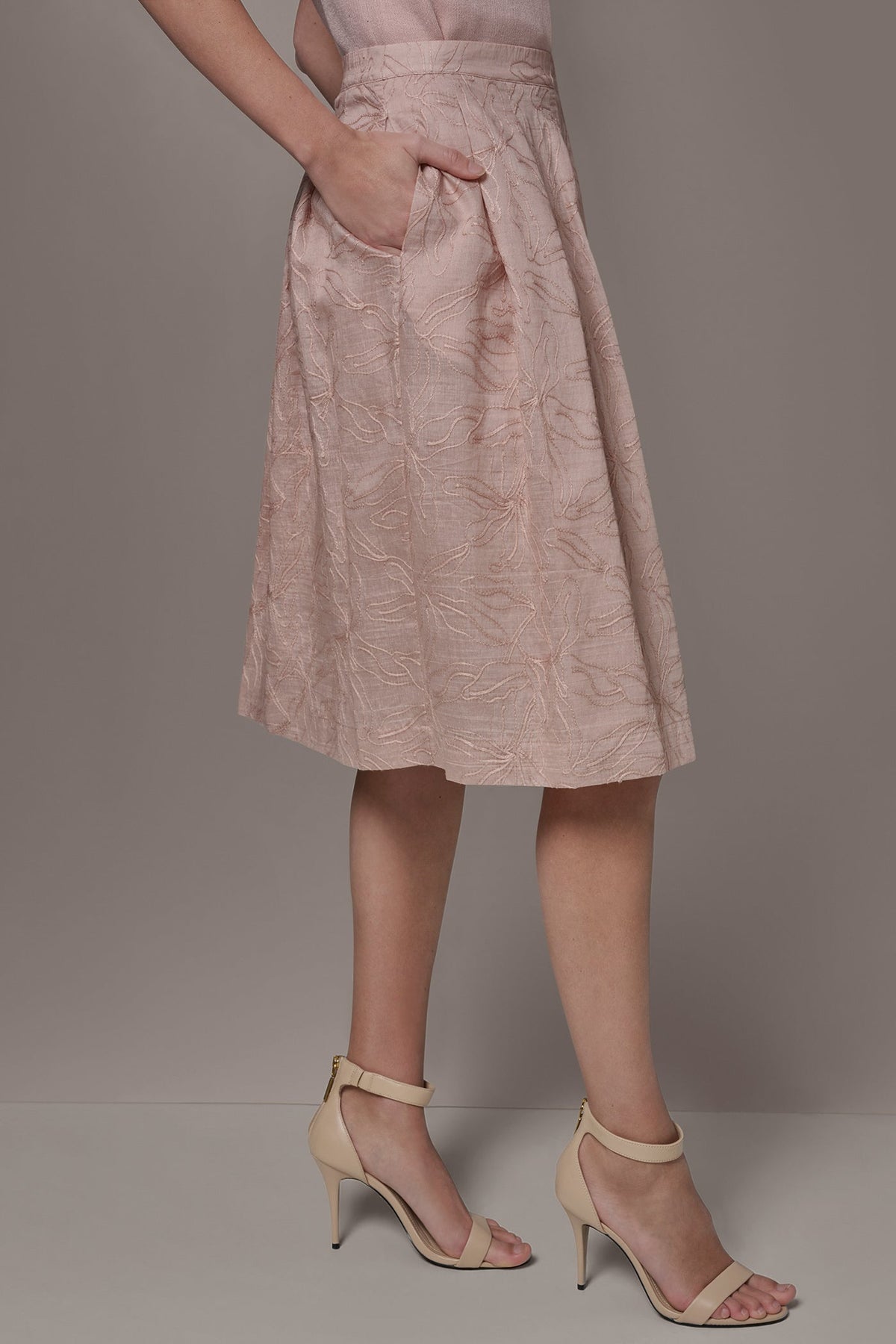 Donna Karan FLORAL EMBROIDERED PLEATED A-LINE SKIRT