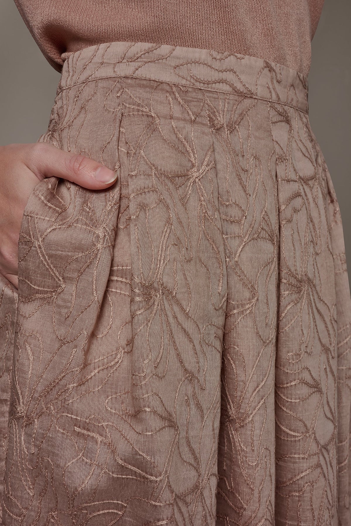 Donna Karan FLORAL EMBROIDERED PLEATED A-LINE SKIRT