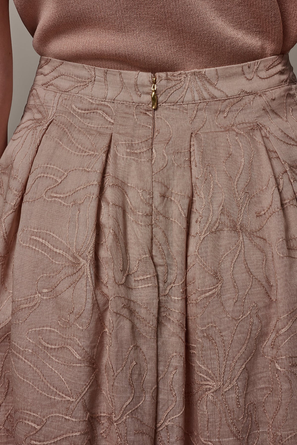 Donna Karan FLORAL EMBROIDERED PLEATED A-LINE SKIRT