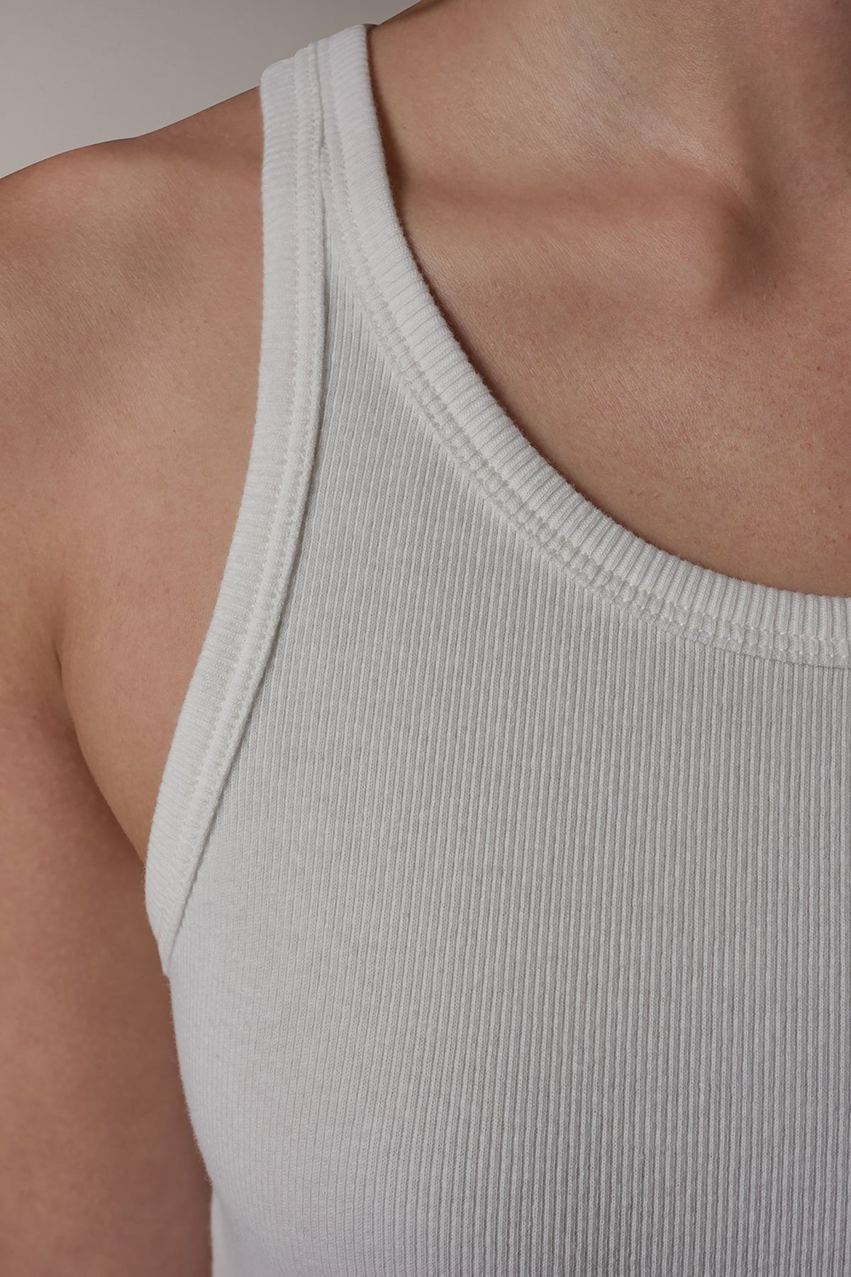 Donna Karan SLEEVELESS HALTER TANK
