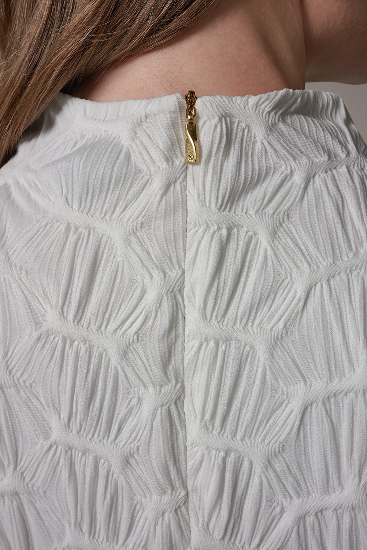 Donna Karan SLEEVELESS MOCK NECK BLOUSE
