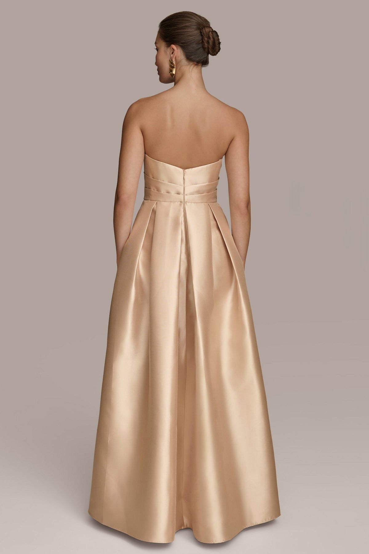 Donna Karan MIKADO STRAPLESS SWEETHEART BALL GOWN
