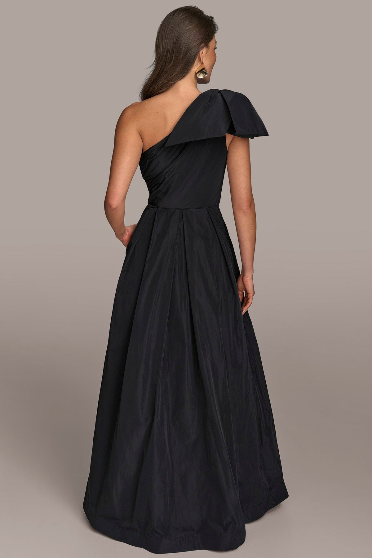 Donna Karan TAFFETA ONE-SHOULDER BALL GOWN