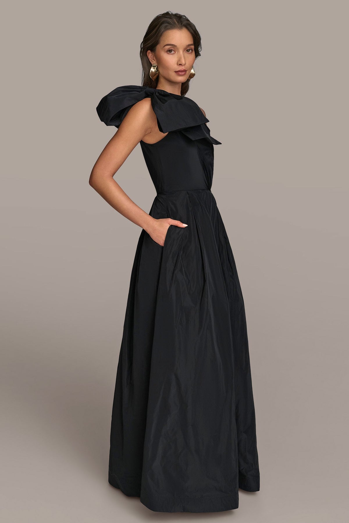 Donna Karan TAFFETA ONE-SHOULDER BALL GOWN