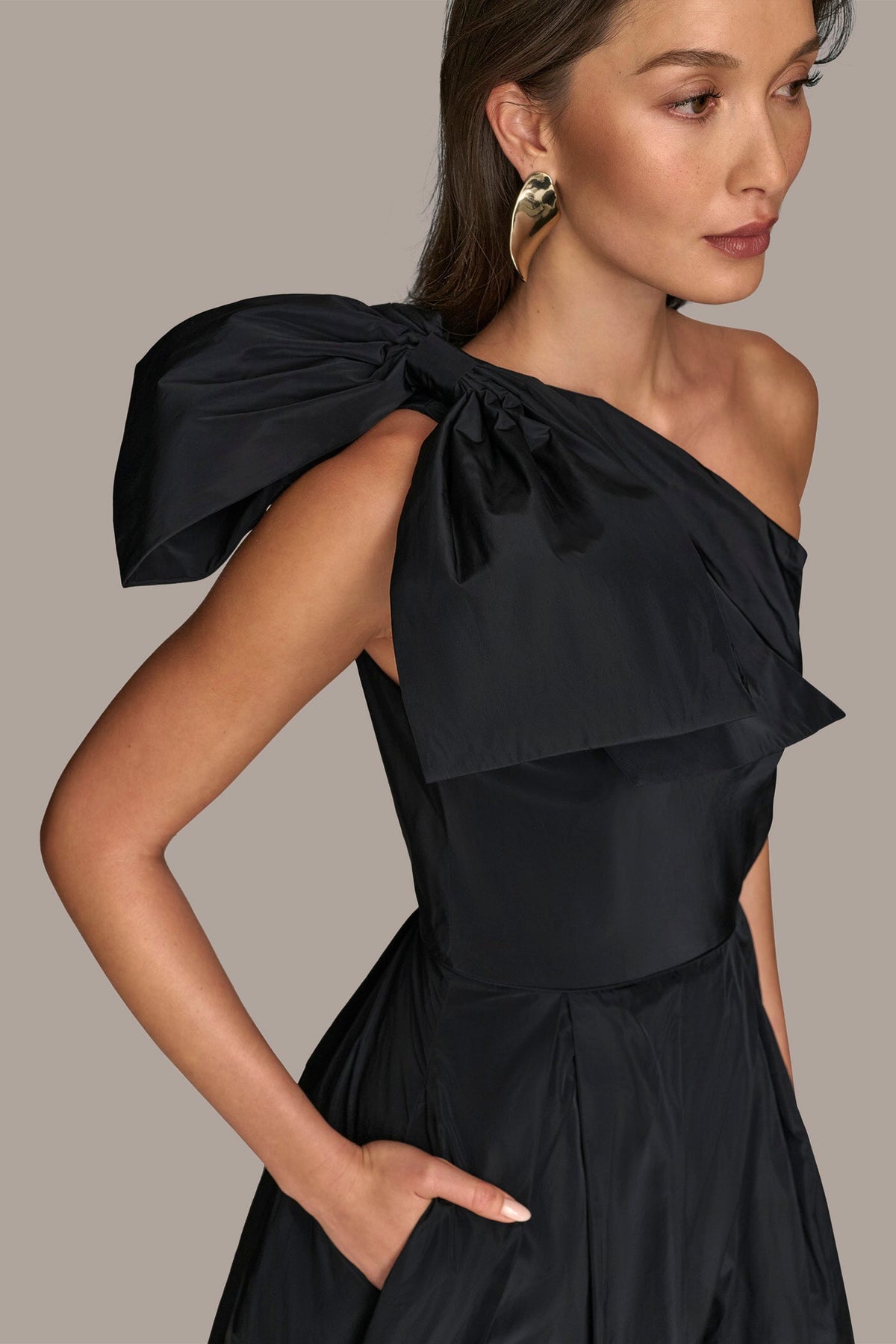 Donna Karan TAFFETA ONE-SHOULDER BALL GOWN