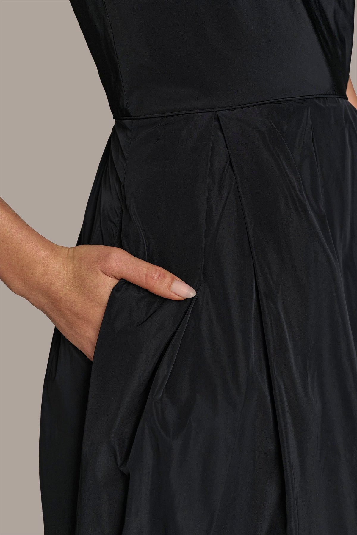 Donna Karan TAFFETA ONE-SHOULDER BALL GOWN