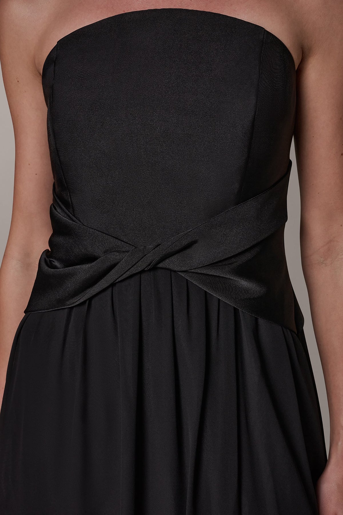 Donna Karan MIKADO AND CHIFFON STRAPLESS TWIST GOWN