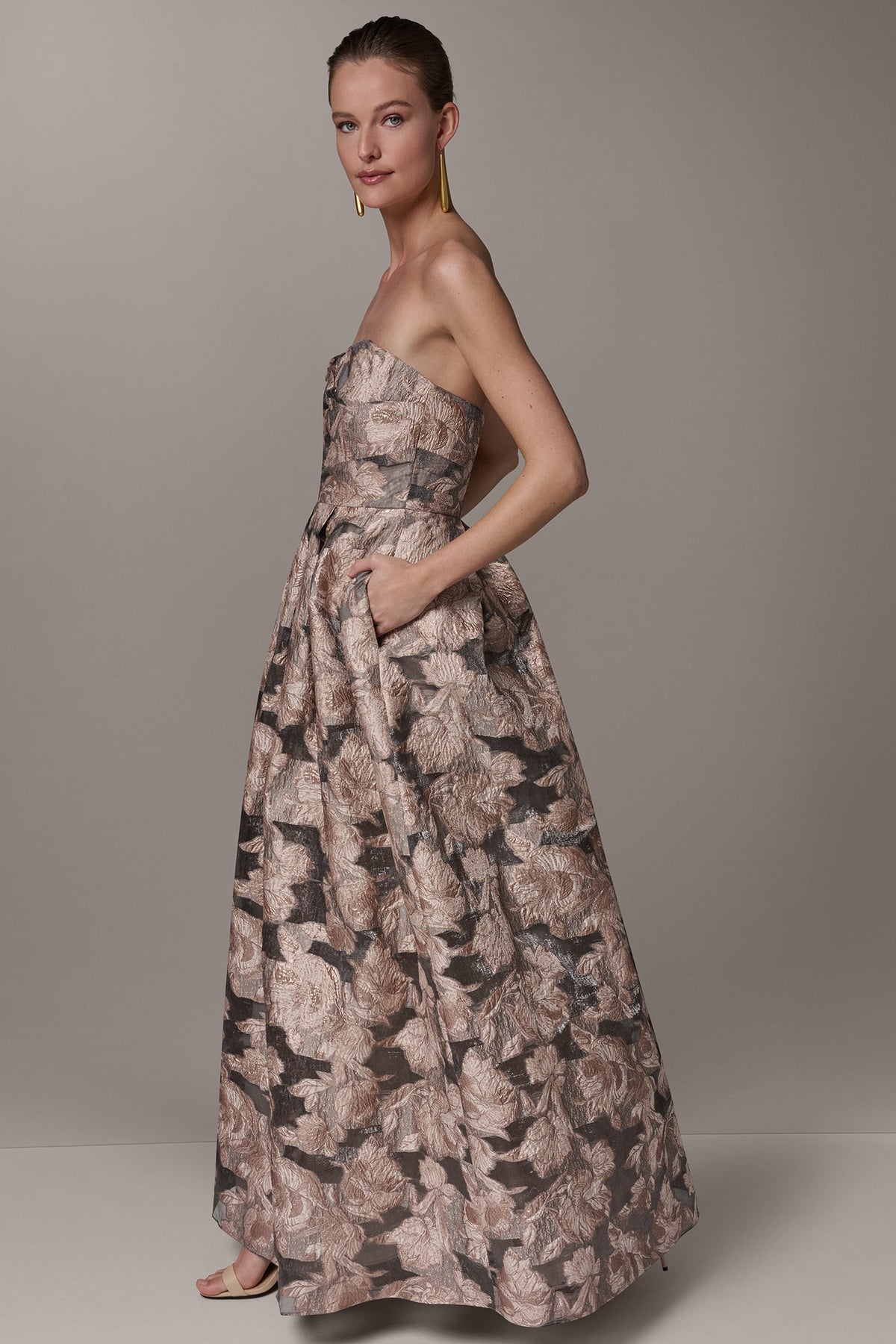 Donna Karan FLORAL-JACQUARD STRAPLESS BALL GOWN