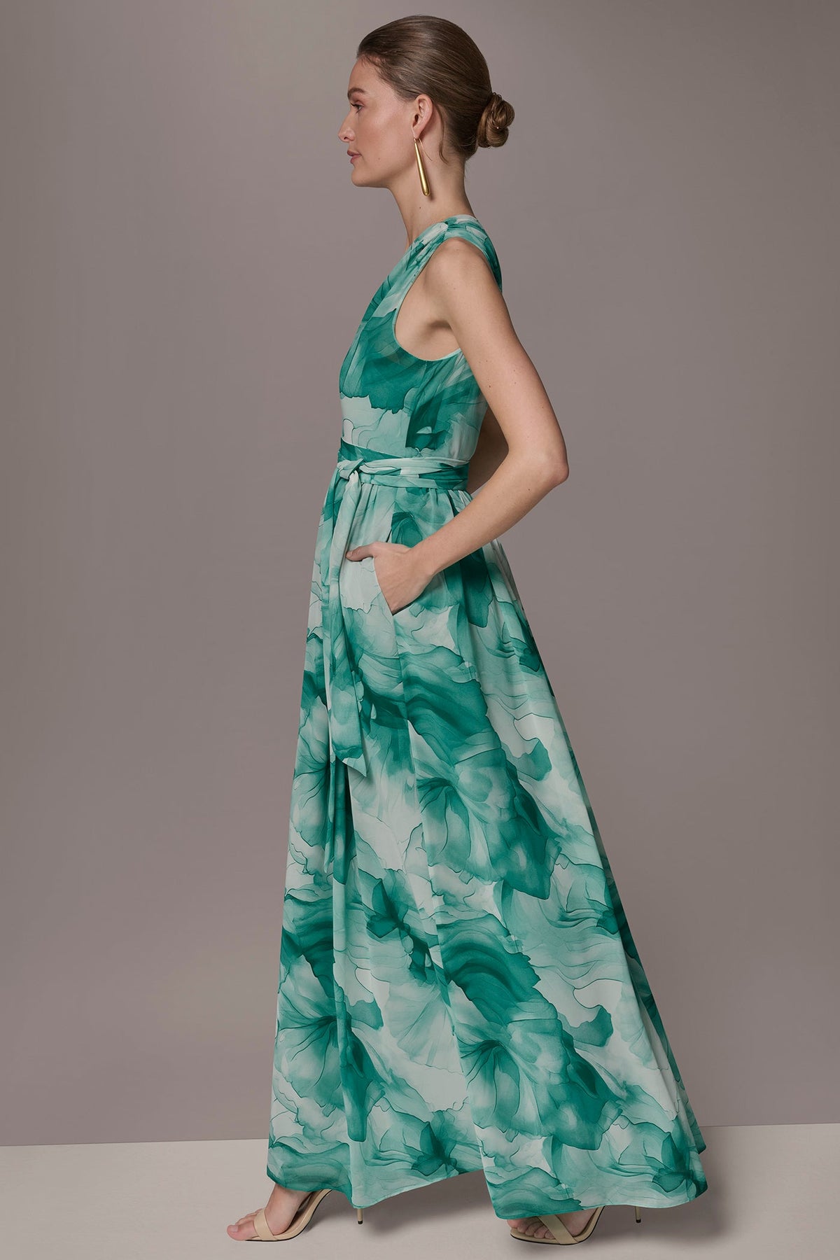 Donna Karan CHIFFON FLORAL ONE-SHOULDER GOWN