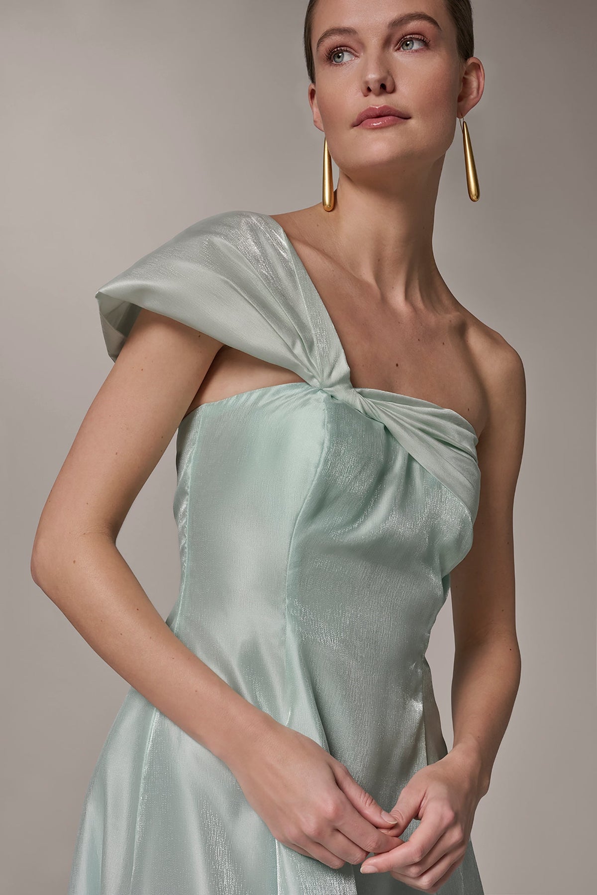 Donna Karan ORGANZA TWIST ONE-SHOULDER BALL GOWN