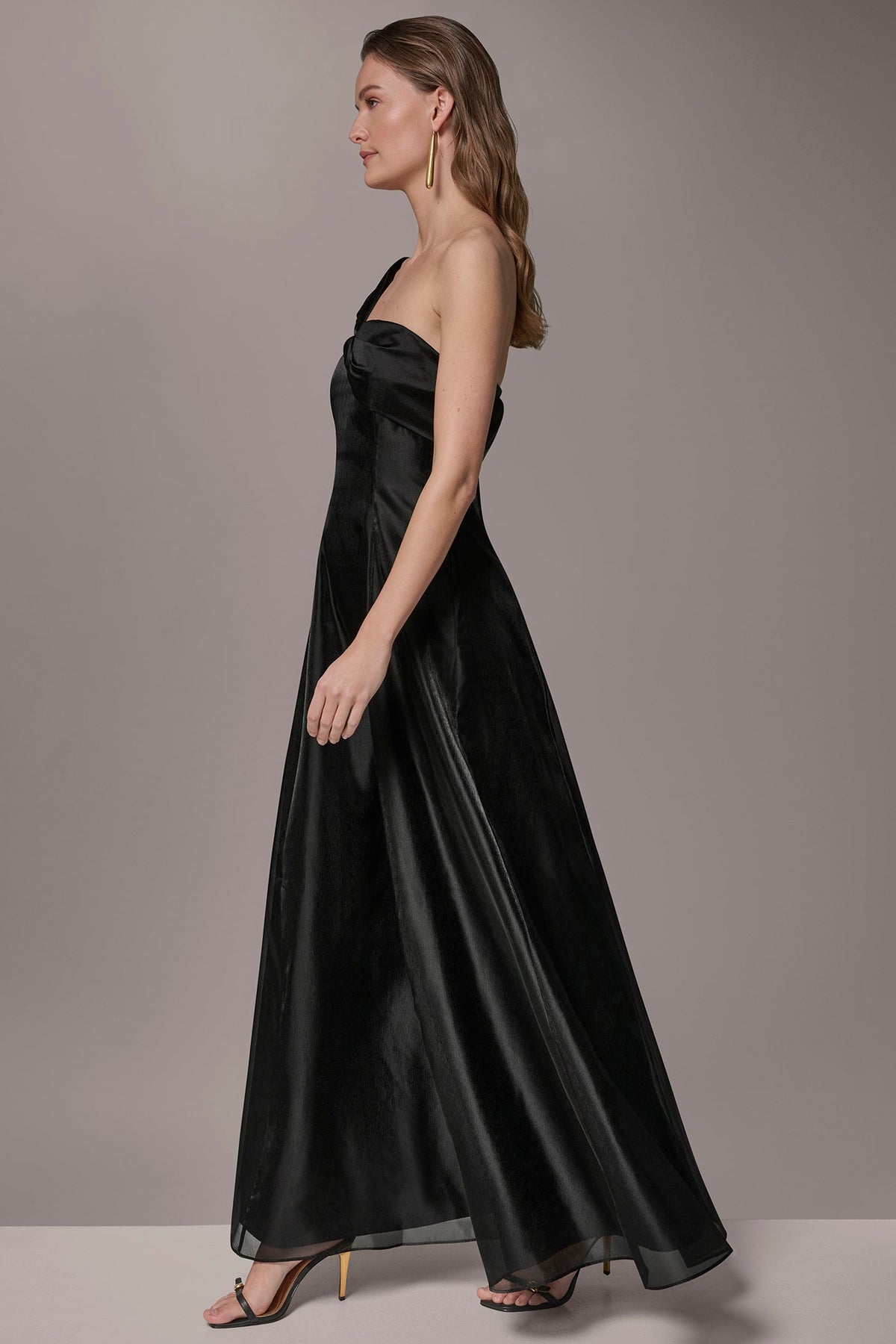 Donna Karan ORGANZA TWIST ONE-SHOULDER BALL GOWN