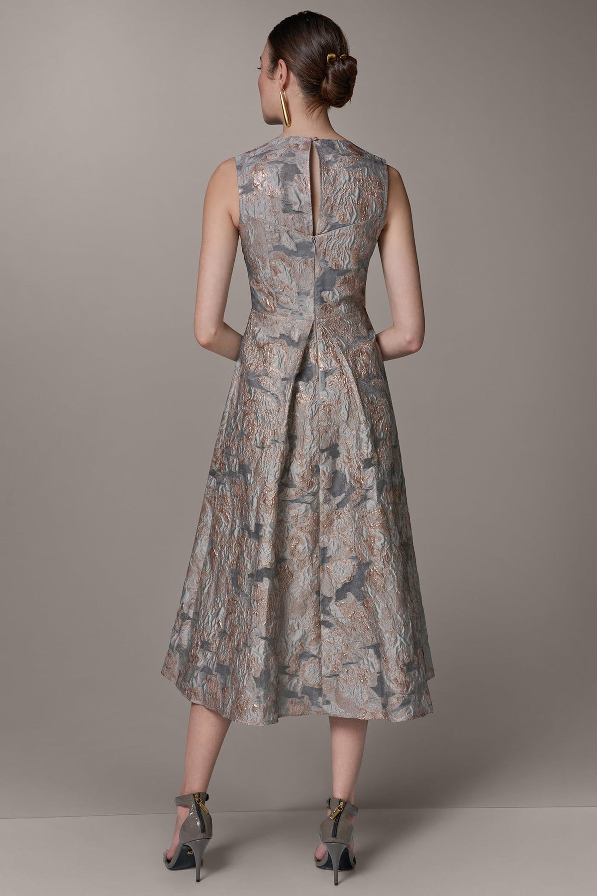 Donna Karan SLEEVELESS FLORAL MIDI FIT AND FLARE GOWN