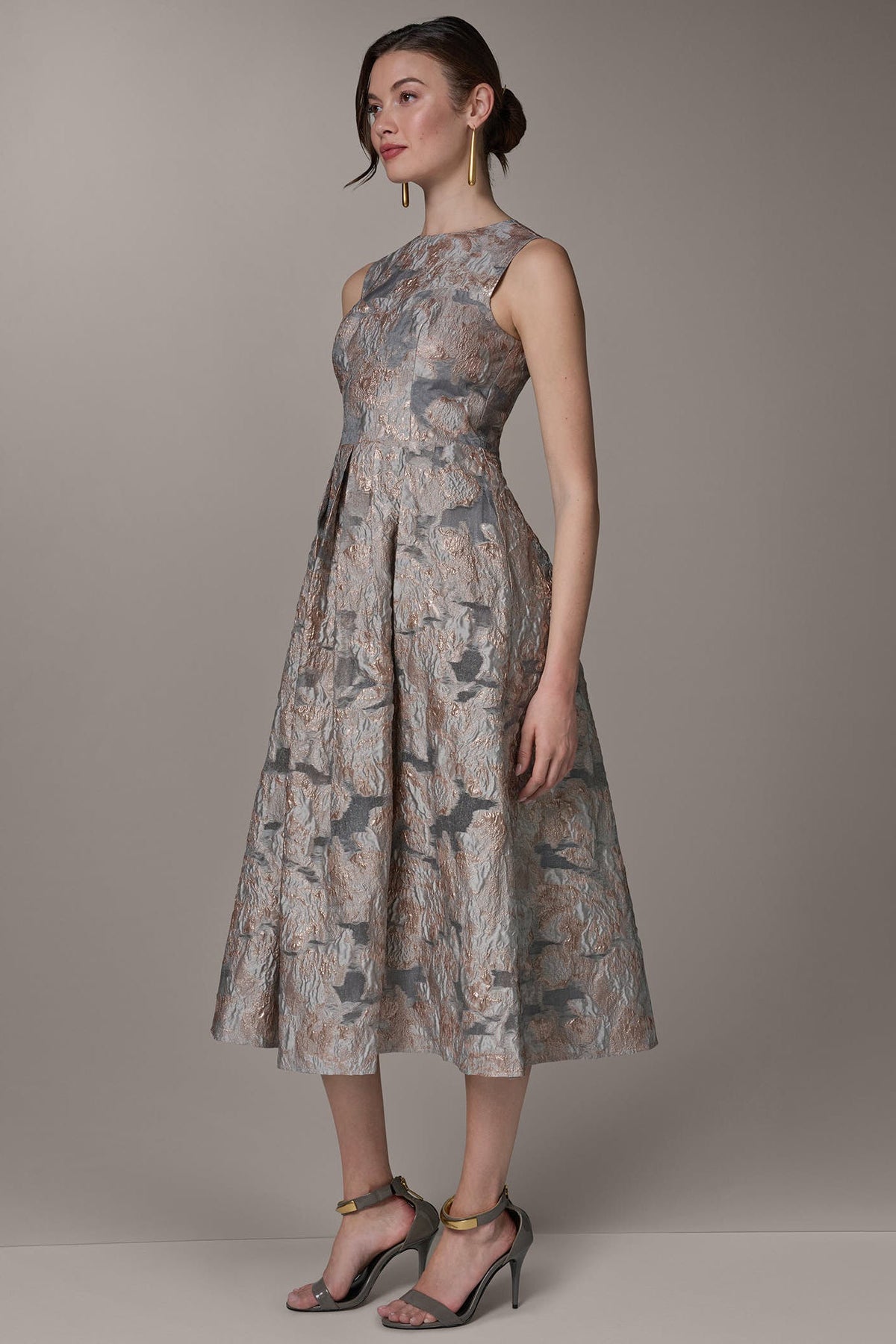 Donna Karan SLEEVELESS FLORAL MIDI FIT AND FLARE GOWN