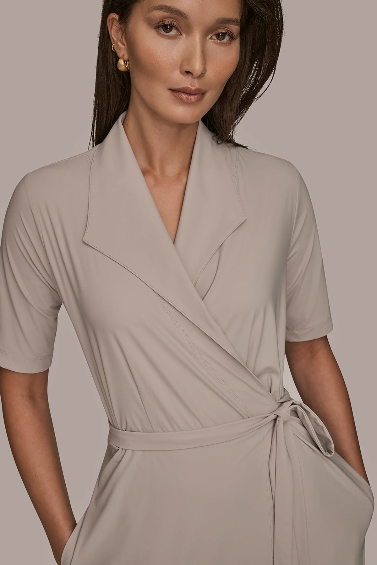 Donna Karan THE MODERN TRAVEL ELBOW-SLEEVE MIDI WRAP DRESS