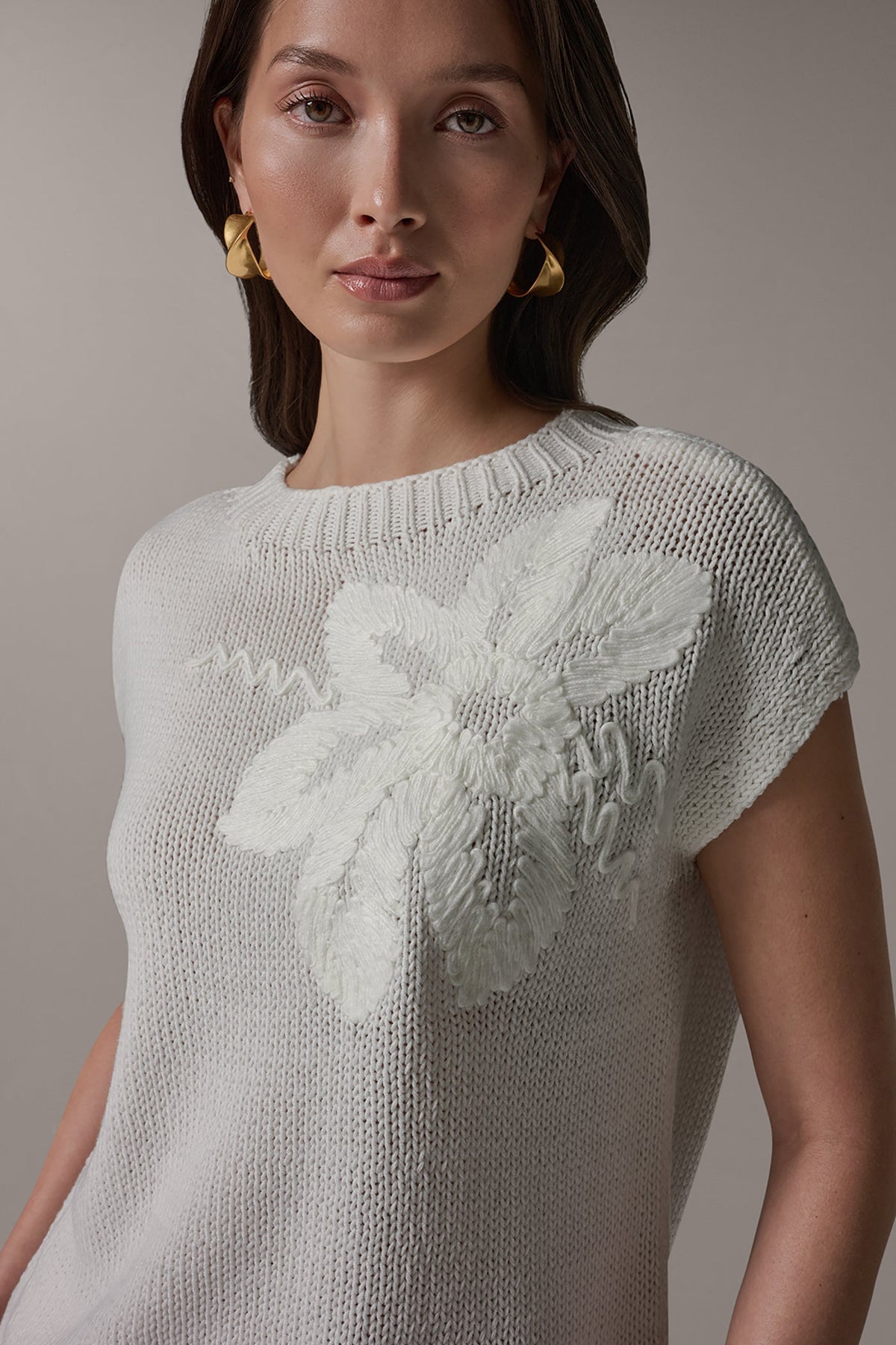Donna Karan SLEEVELESS FLORAL SWEATER