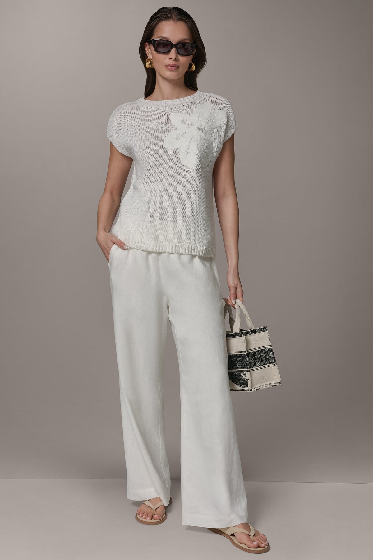 Donna Karan SLEEVELESS FLORAL SWEATER