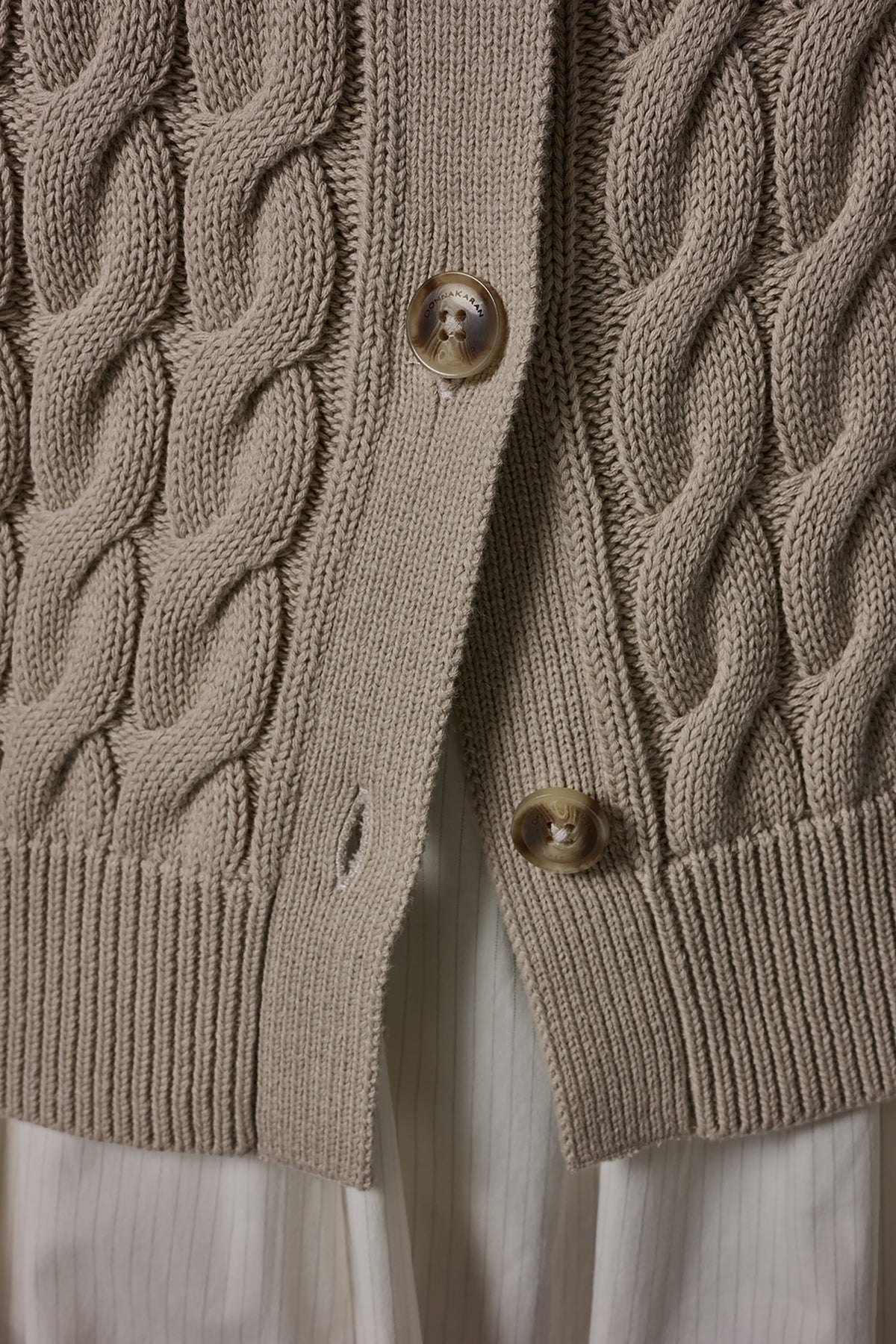Donna Karan SLEEVELESS CABLE KNIT VEST