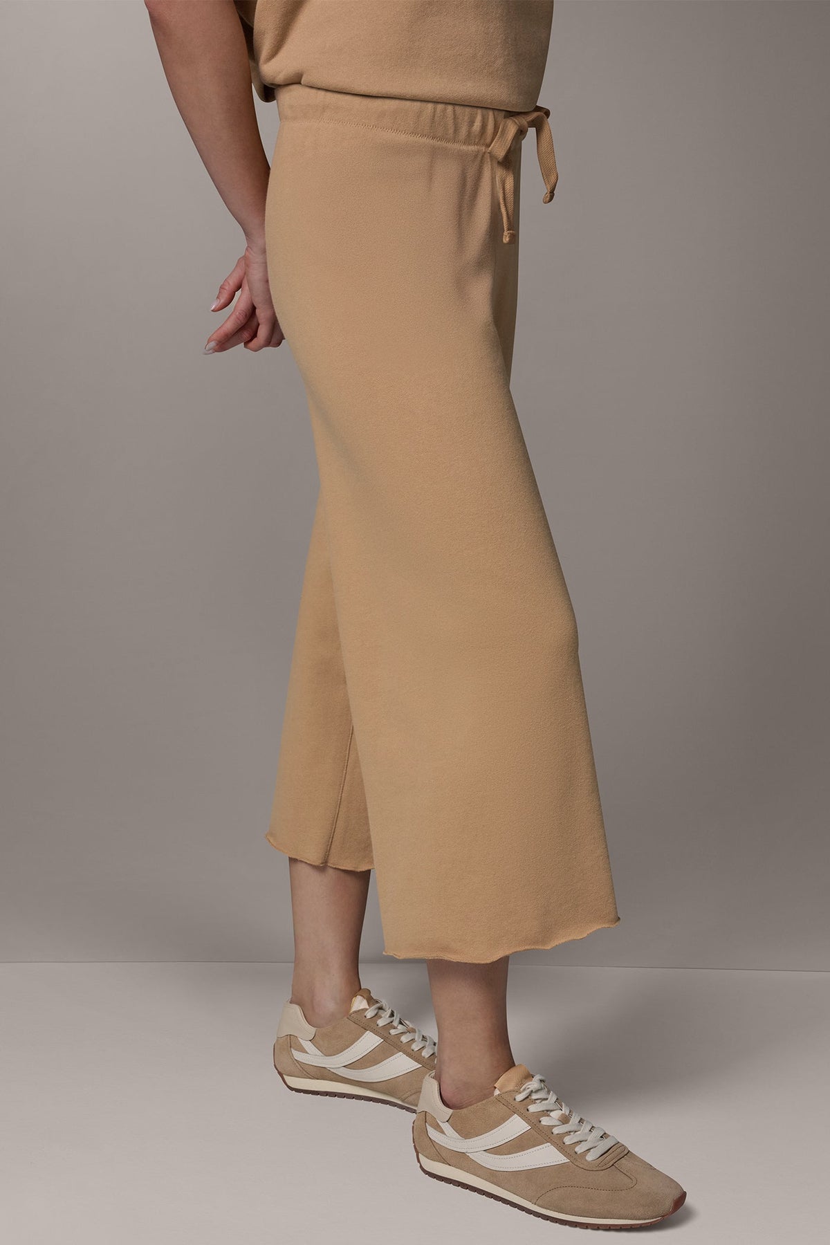 Donna Karan MID-RISE STRAIGHT-LEG CAPRI PANT